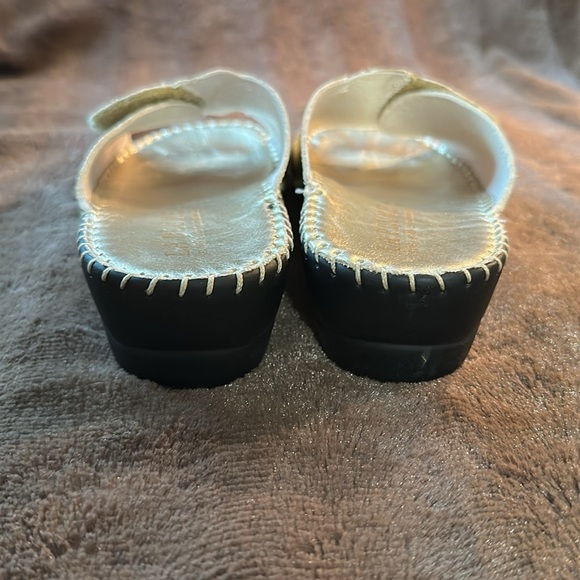 NWOB LA PLUME Paola Gold Slide Sandal Sz  7 - Picture 4 of 14